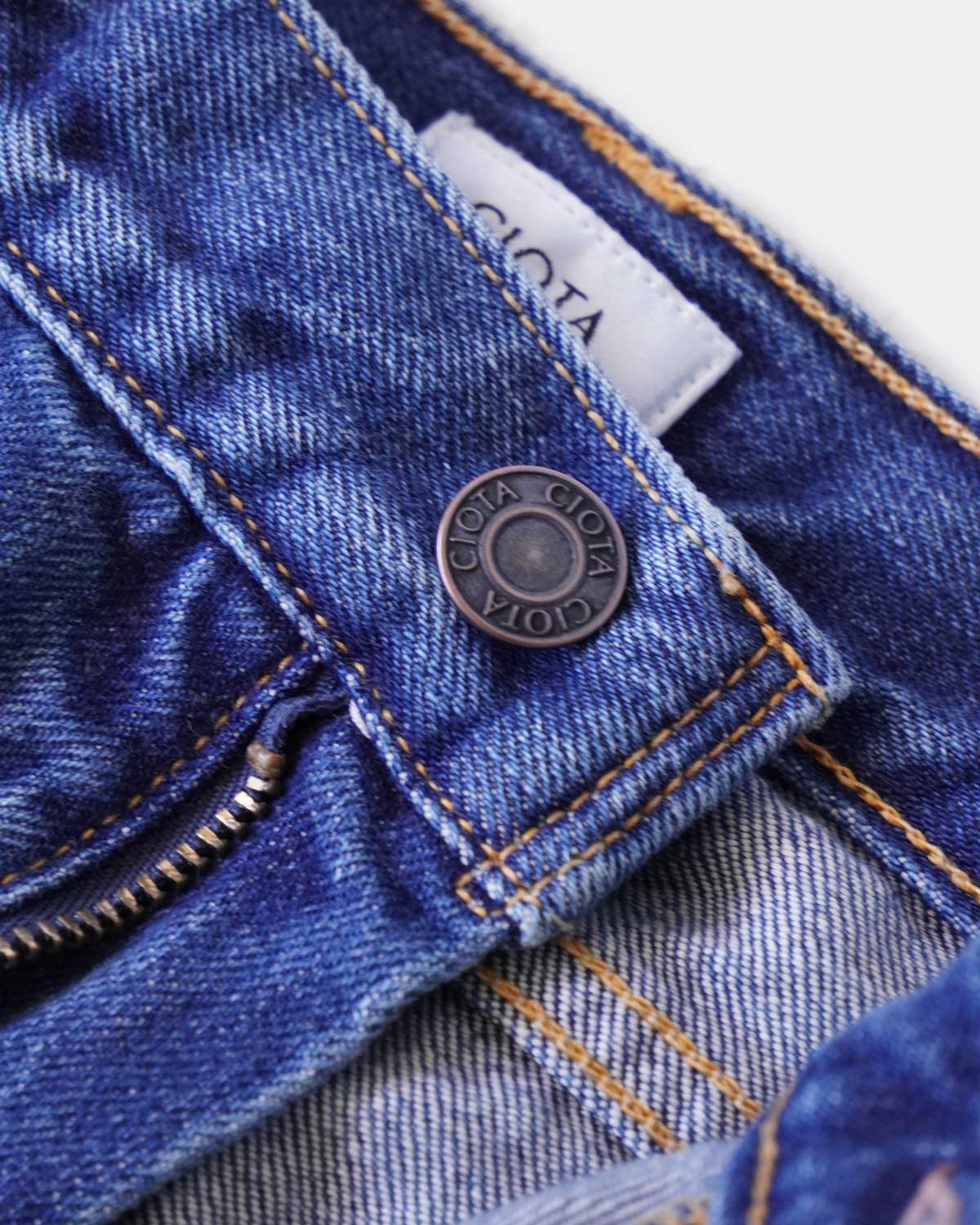 Medium Blue(トップボタンもオリジナルのCIOTAの刻印が入ります)