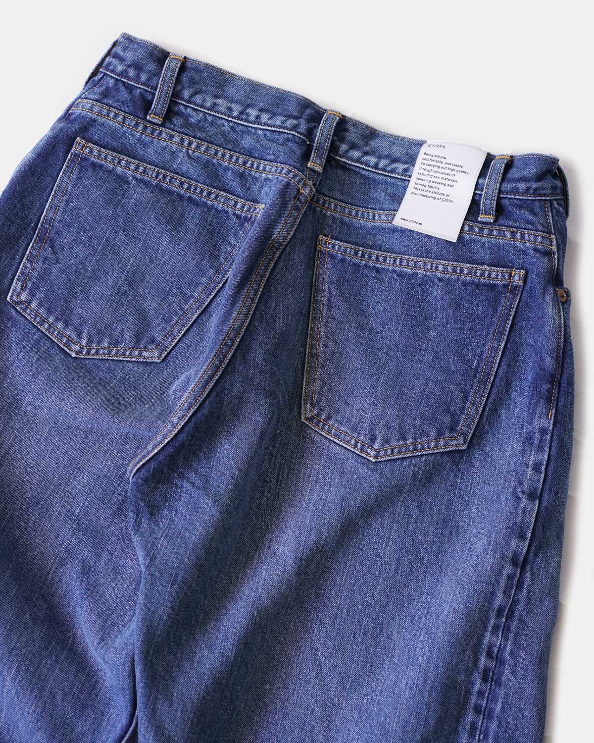 Medium Blue(背面には両面ヒップポケットがつきます)