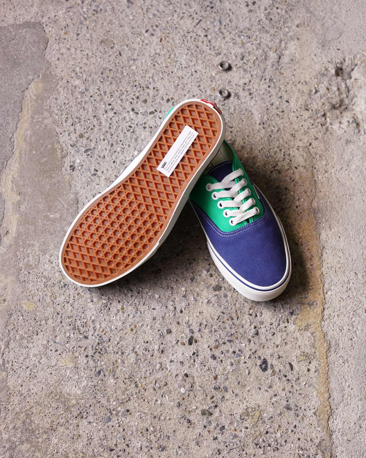 PRIMARY NAVY（VANSといえばワッフルソール）