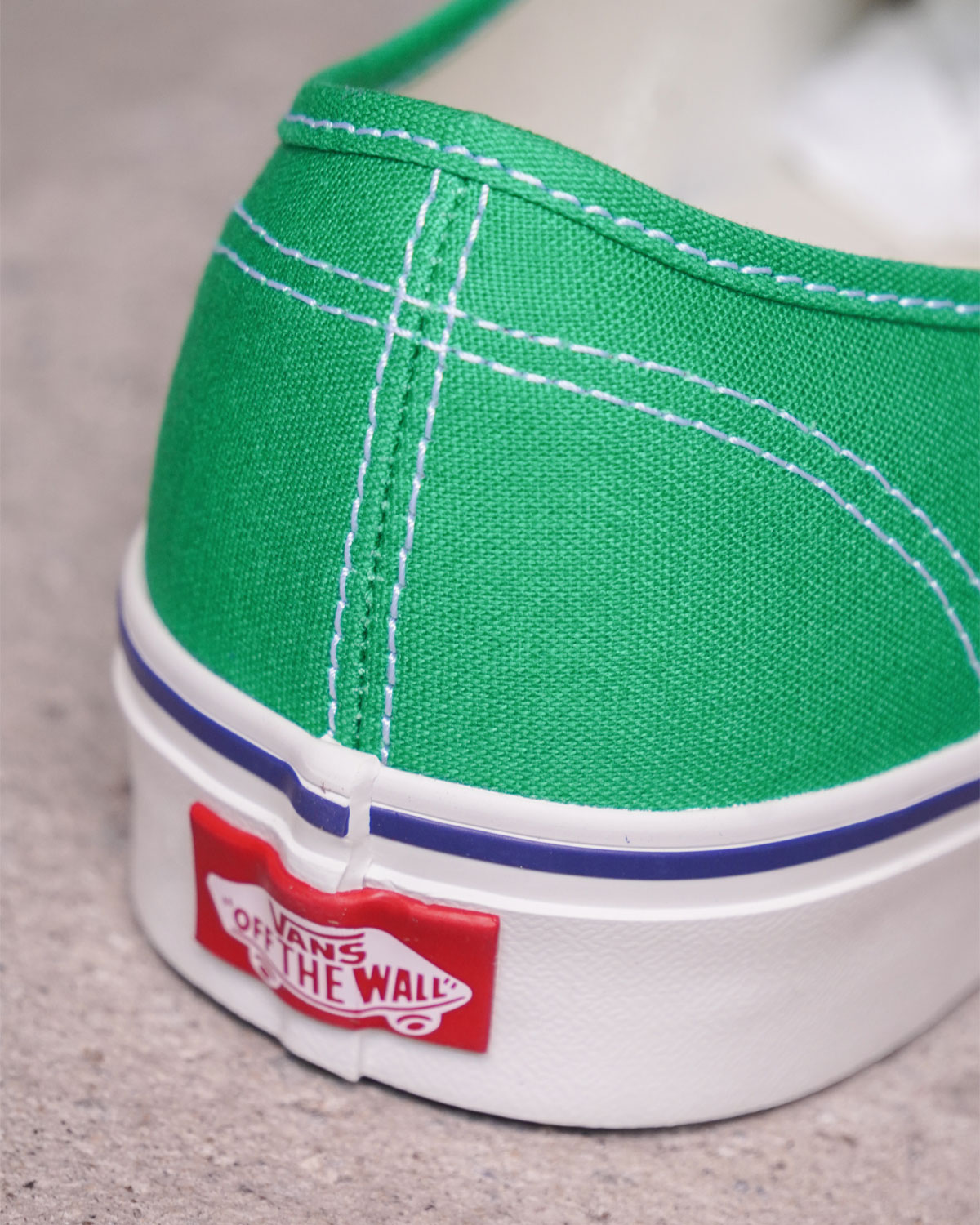 PRIMARY NAVY（赤いヒールパッチ）