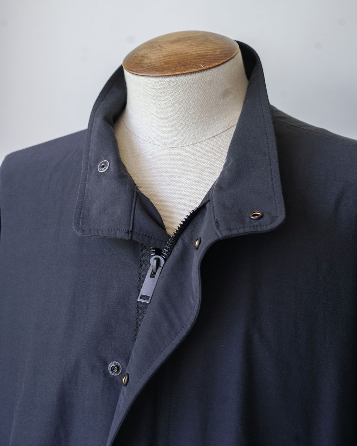 Dark Navy(襟元を開けて着るのも素敵です)