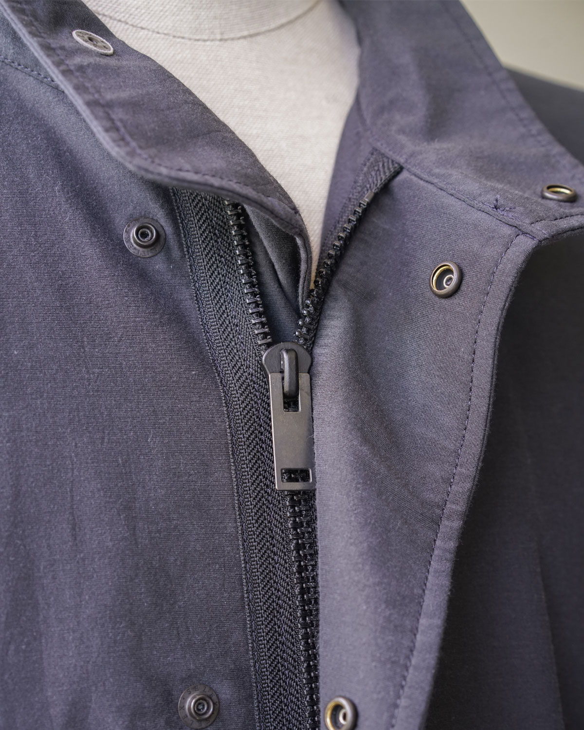 Dark Navy(大きめの引き手は開閉しやすいです)