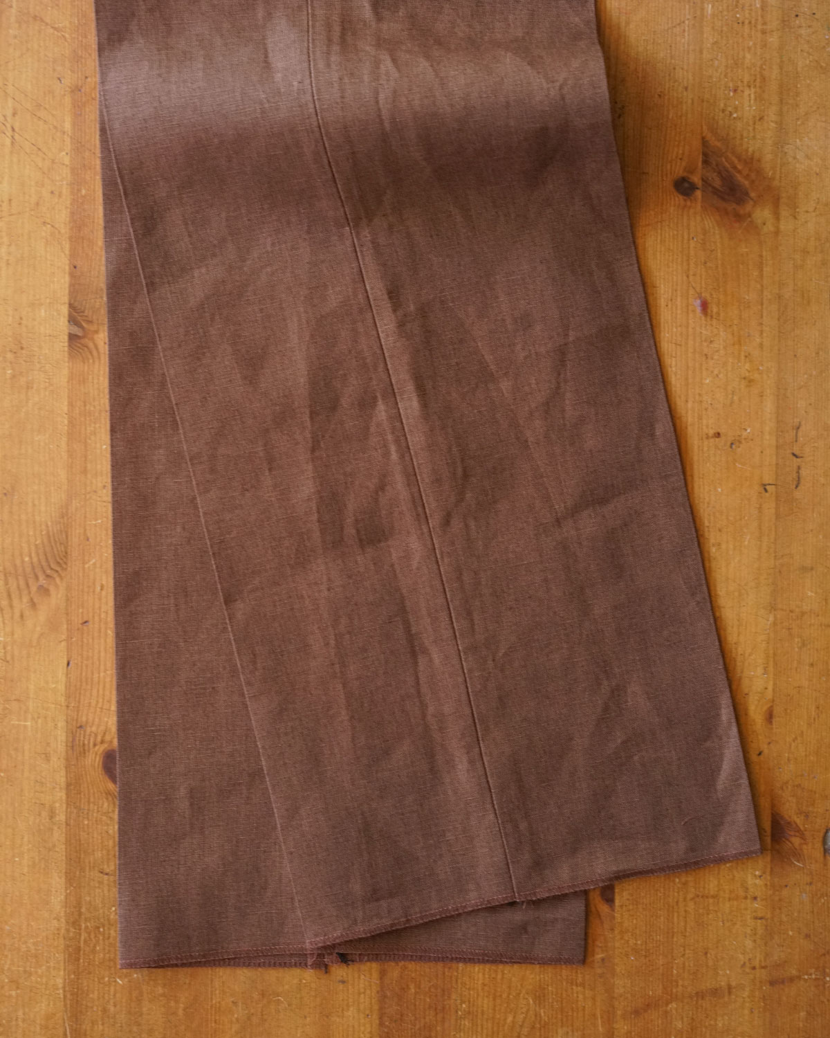 Brown（ストレートでストンと落ちるワイドシルエットはNEATらしいです）