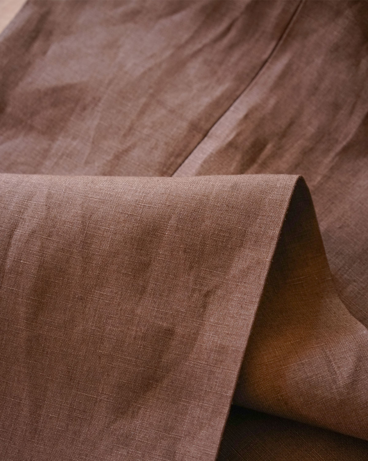 Brown（ダイナミックで肉厚な生地はタフで安心感と穿きやすさを感じていただけます）