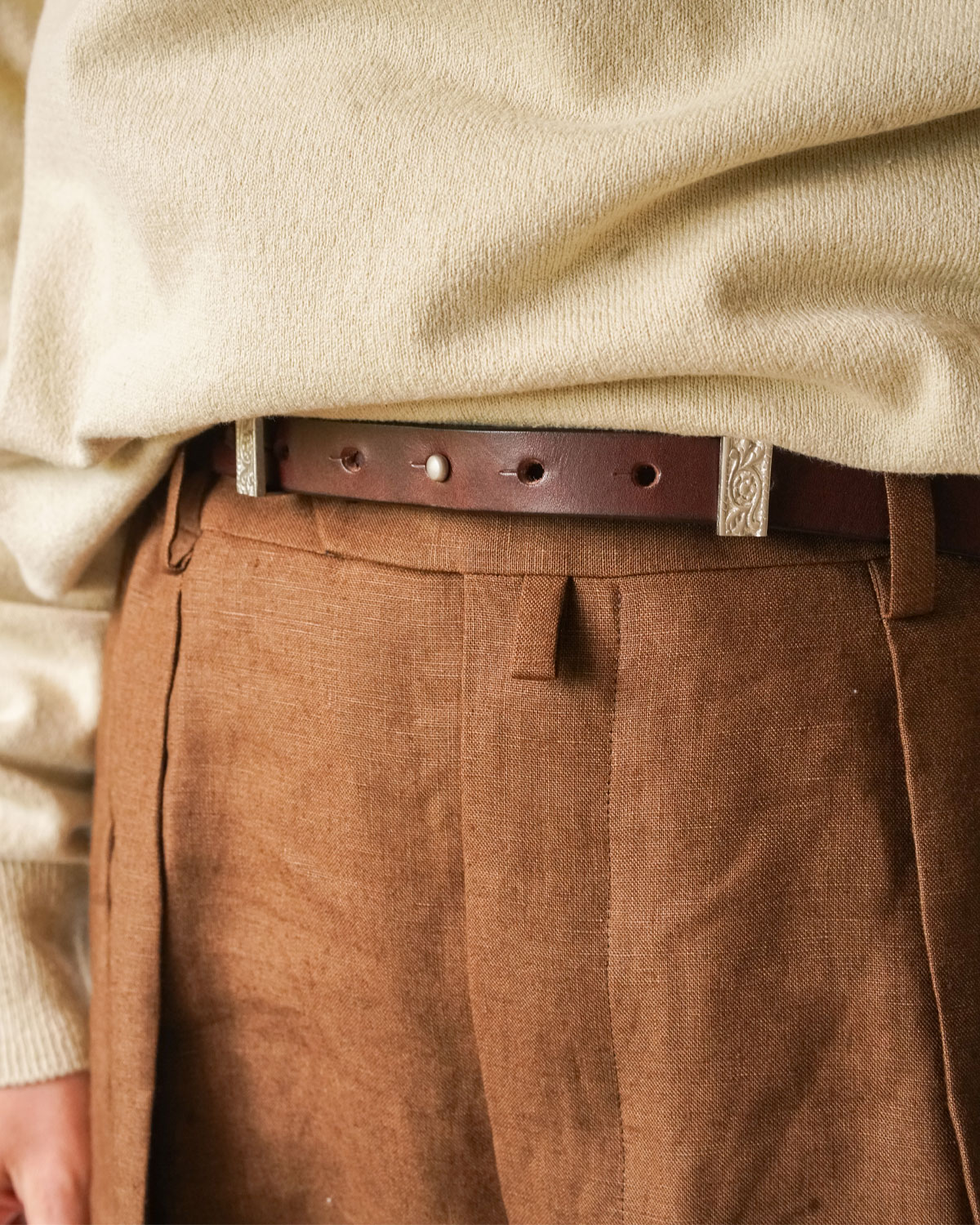 Brown（デニム33インチでサイズ（４８）着用）