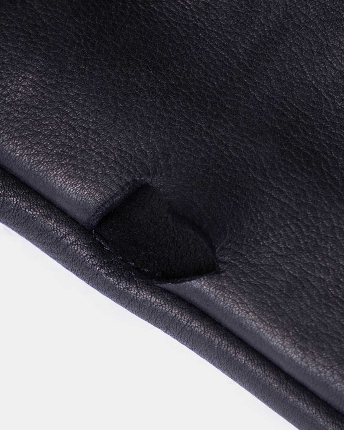 BLACK（仕様に問題のない傷や穴はそのままデザインとして活かしています）