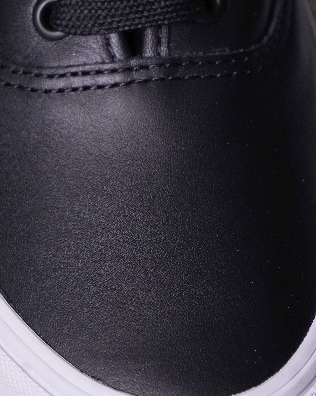 “Authentic” LEATHER - BLACK / TRUE WHITE（レザーは個体差と個性を生み出します）