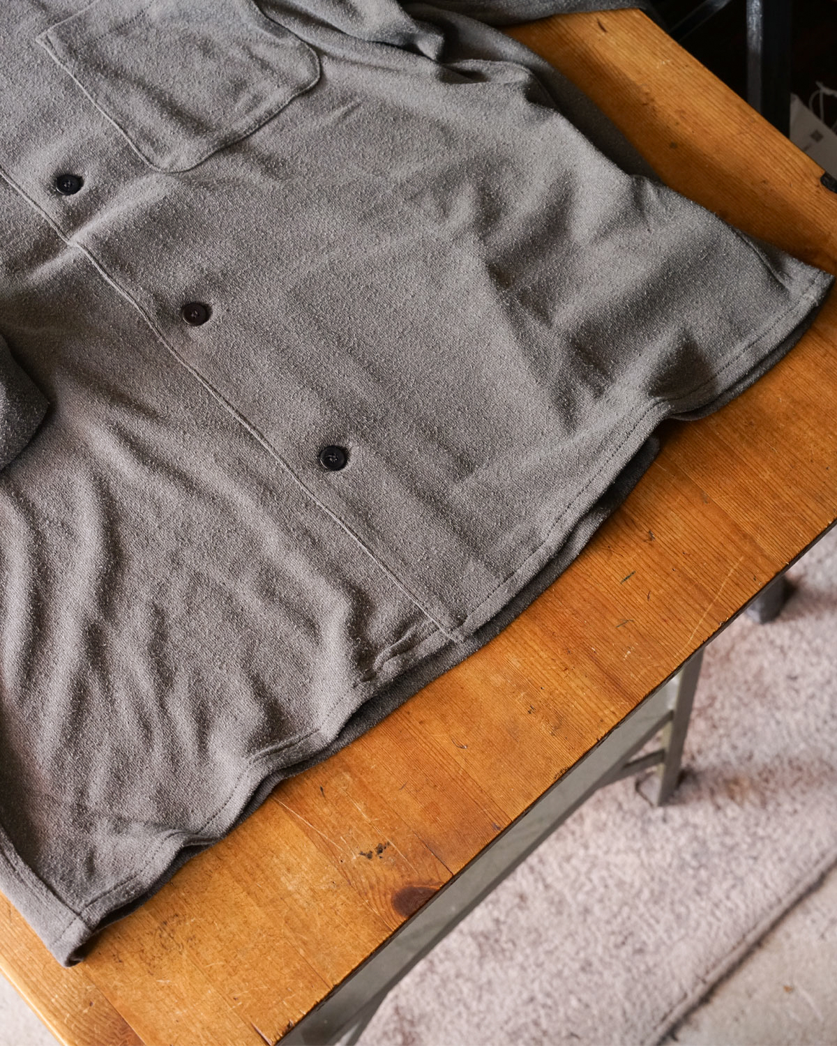 ‐Silk noil Jersey‐ Graish Brown（裾はボックスのシルエット）