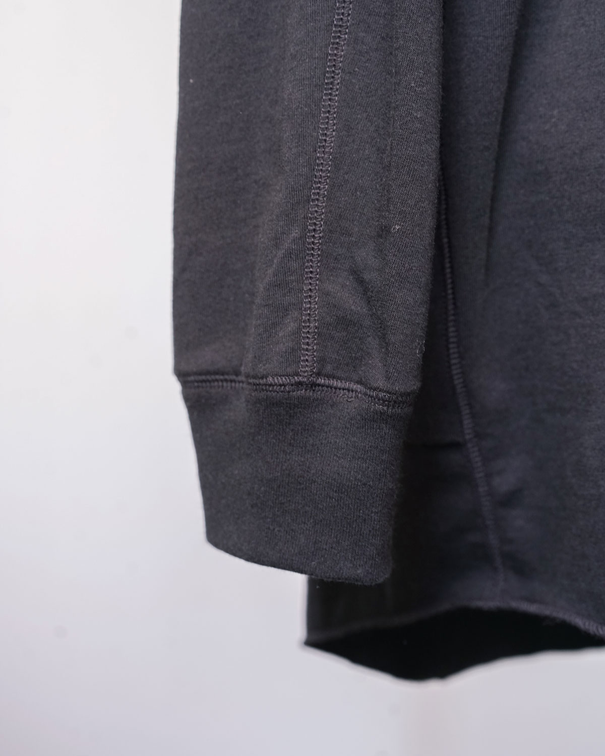 HUNTING POCKET TEE L/S - BLACK（袖リブと裾のロック仕上げは洗うとくるっとロールしてきます）