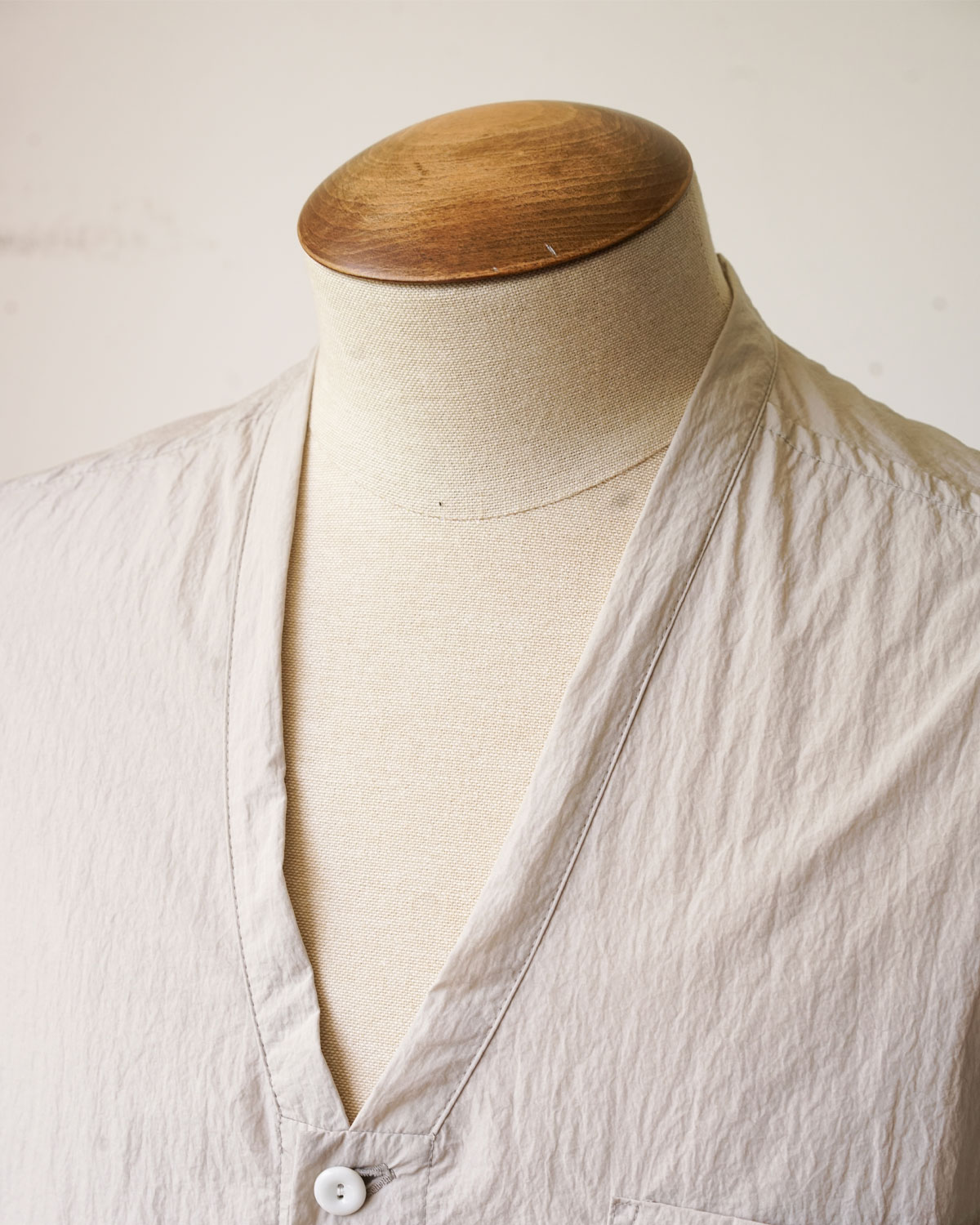 SOWBOW SHIRTS type F cardigan -SHRINKLE NYLON-GREIGE（広めのVゾーン）
