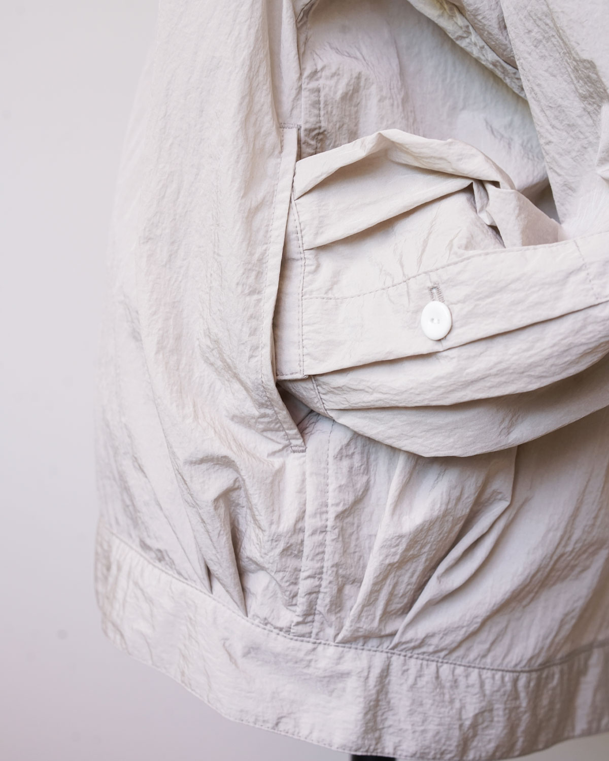 SOWBOW SHIRTS type F cardigan -SHRINKLE NYLON-GREIGE（サイドにはポケットがつきます）