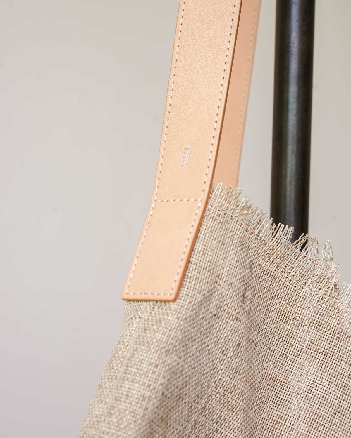 NATURAL（厚みと幅のあるハンドルは重さを軽減し安定を与えてくれます）