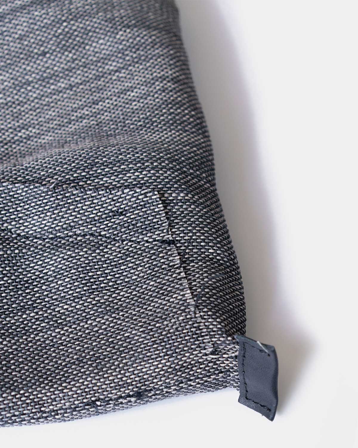 BLACK（ワンショルダーの底面内側の角には補強のレザーが入ります）