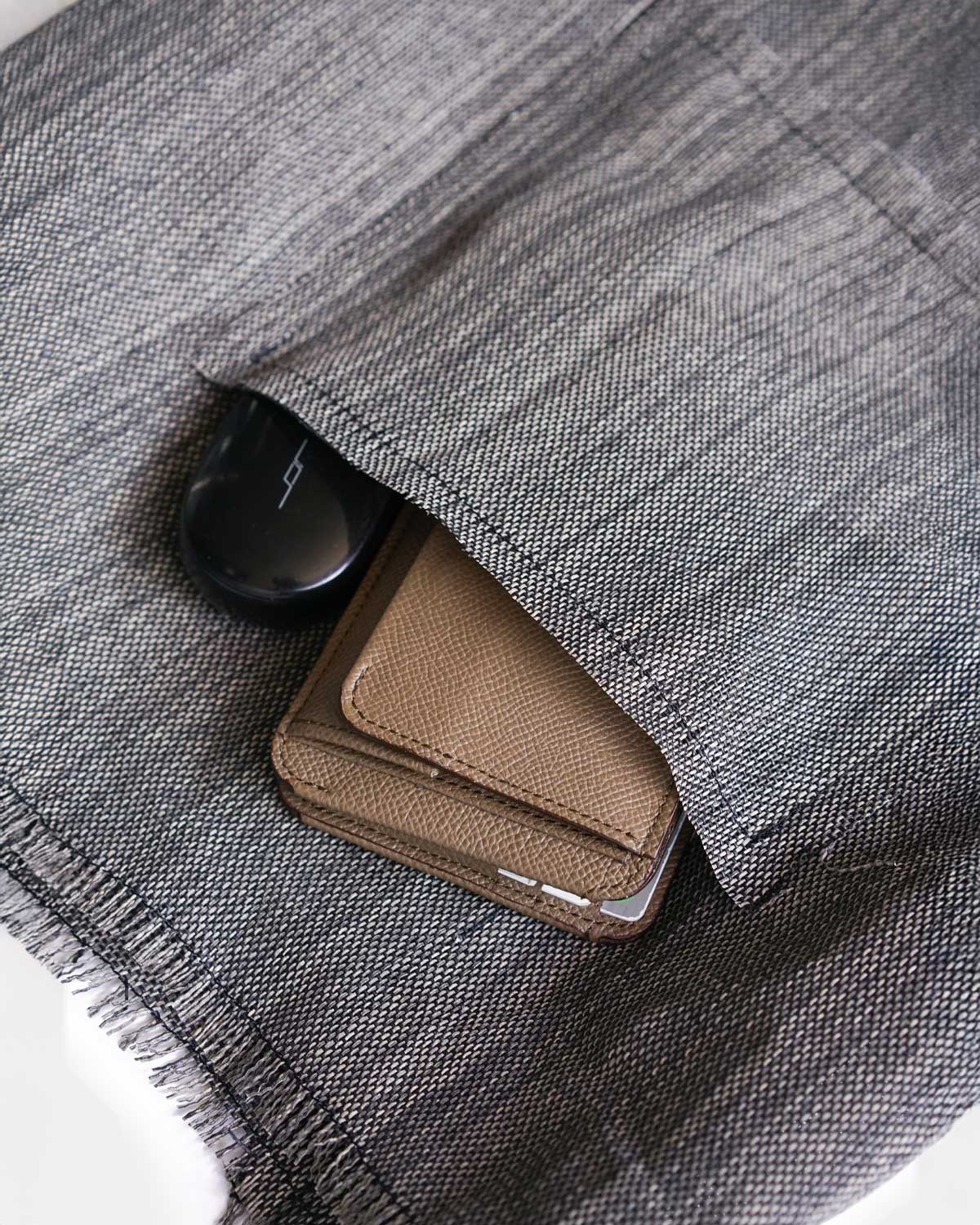 BLACK（内側にポケットが一つ付き小物が収納しやすいです）