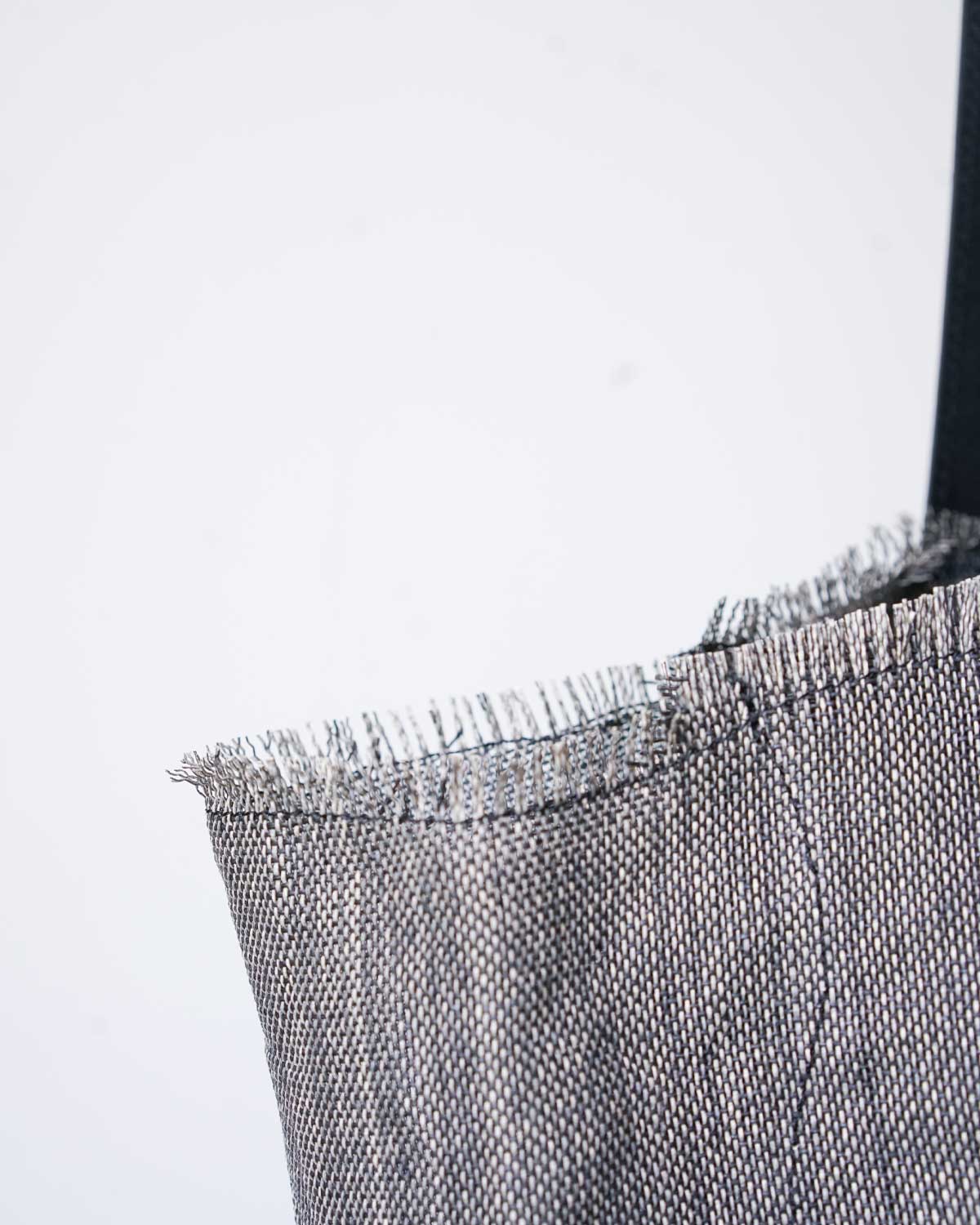 BLACK（切りっぱなしの口は素材の数愛を際立たせてくれます）