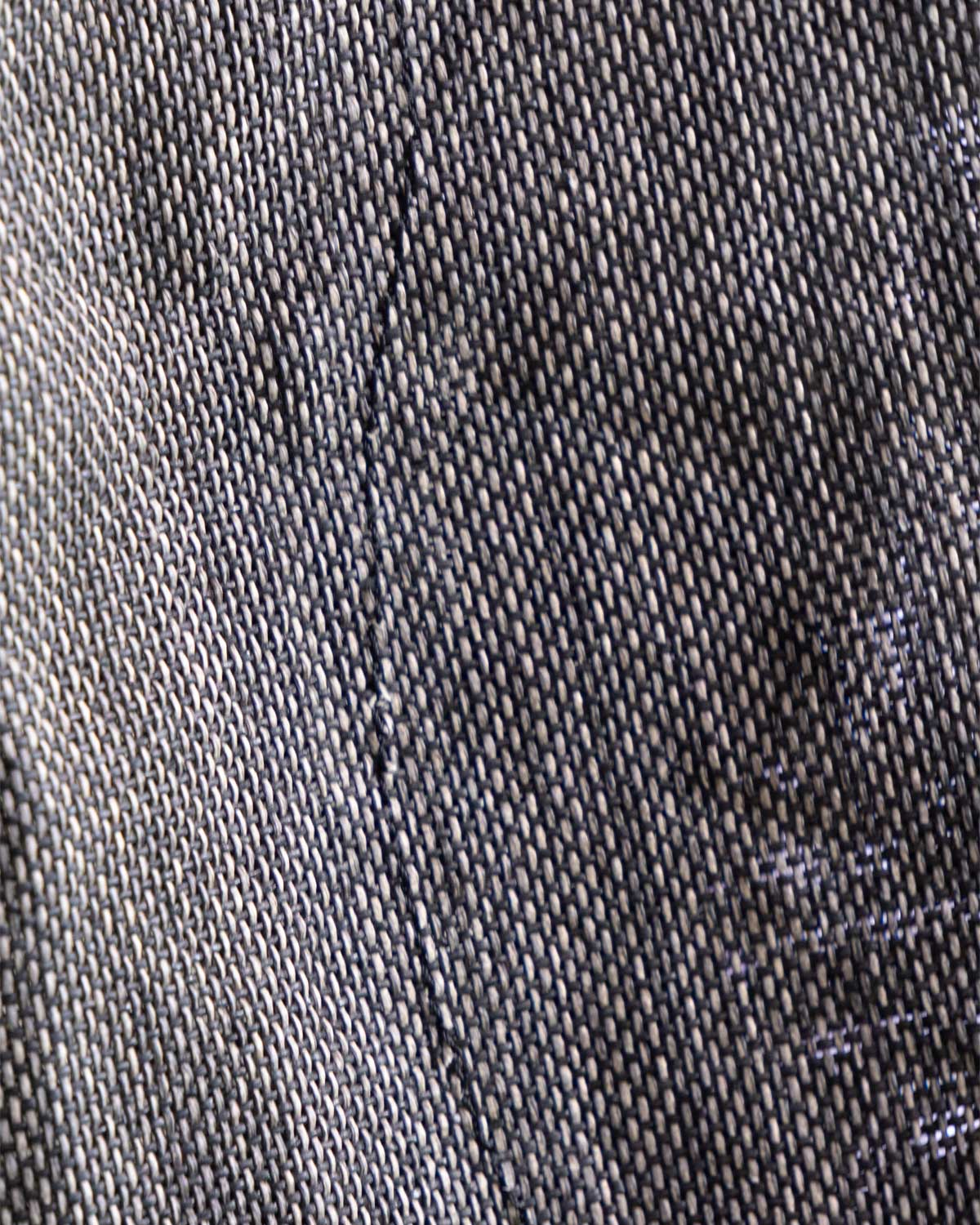 BLACK（ラフなステッチと目の荒い和紙織布の生地感は洗練されています）