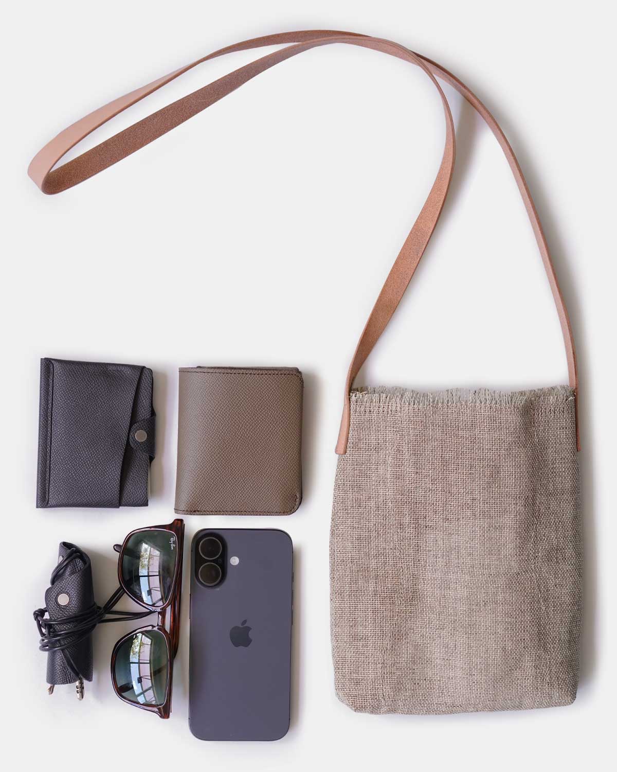 NATURAL（スマホ、財布、カードケース、キーケースが収納しやすいです）