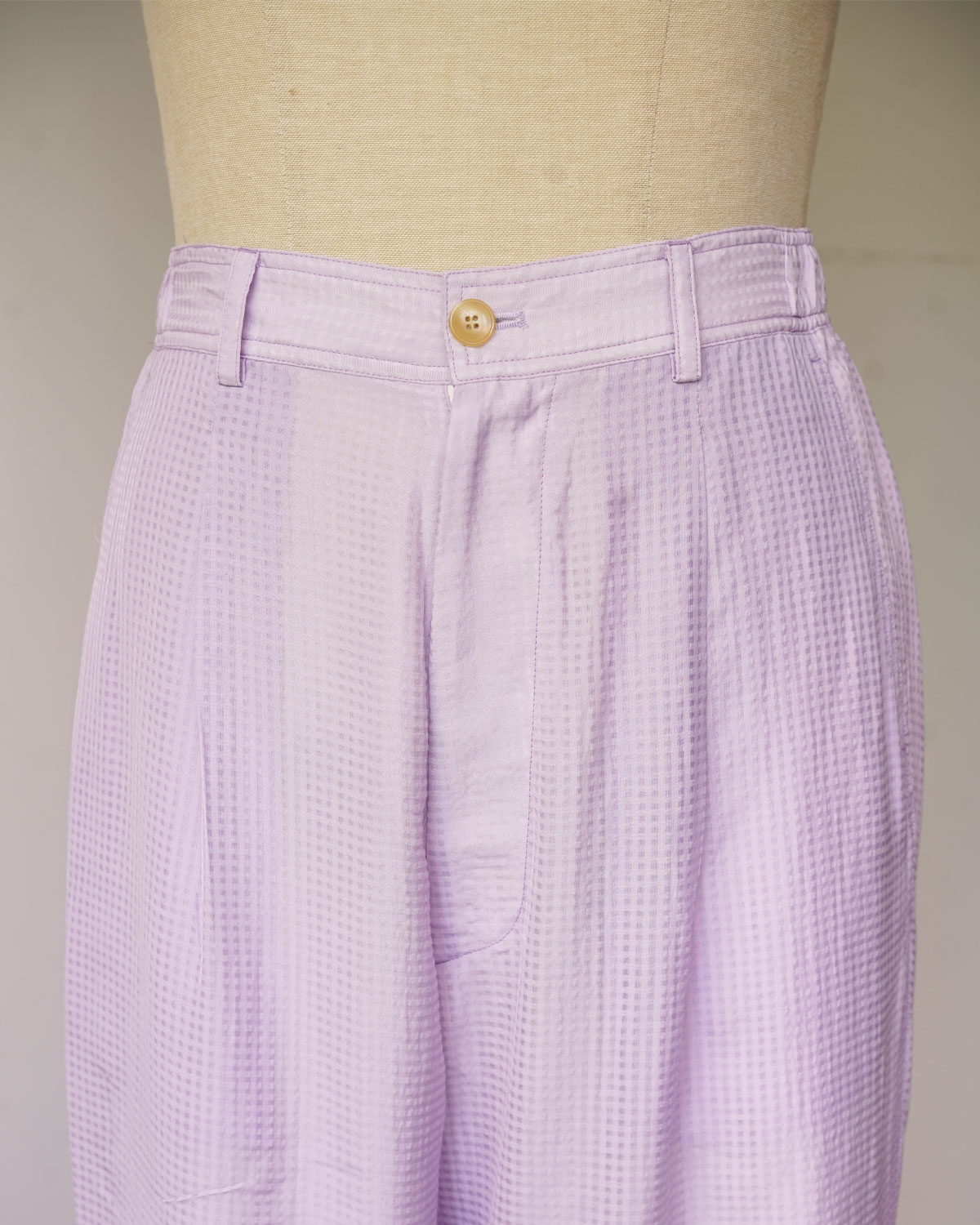 Purple（前から見るとスラックスらしく綺麗な印象です）