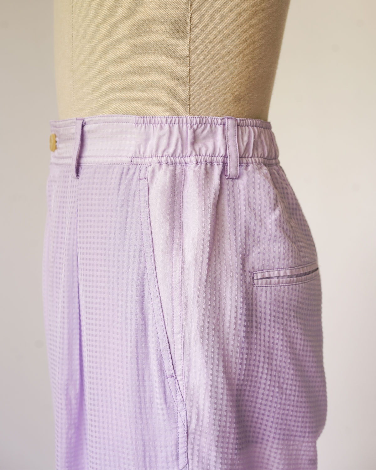 Purple（サイドの後ろ部分からゴムがつくためベルトレスでも快適です）