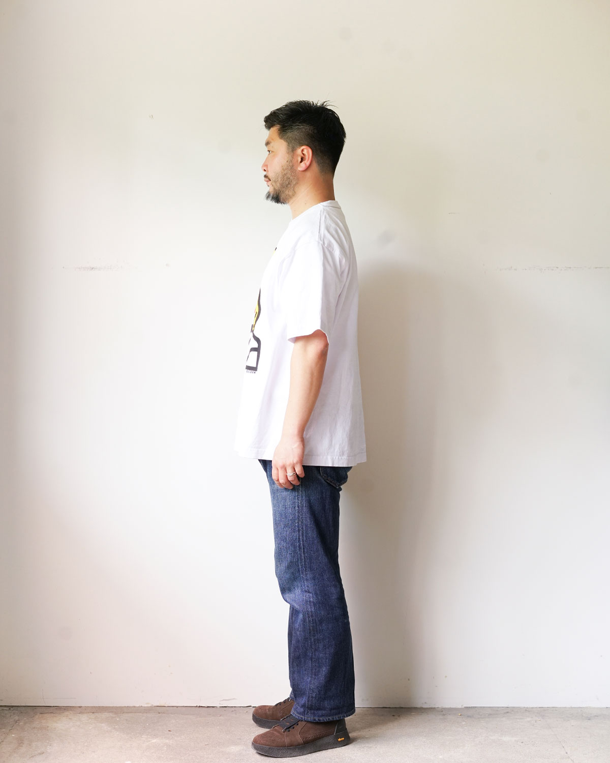 white：BLONDE LADY（165cm66kgでLサイズを着用）