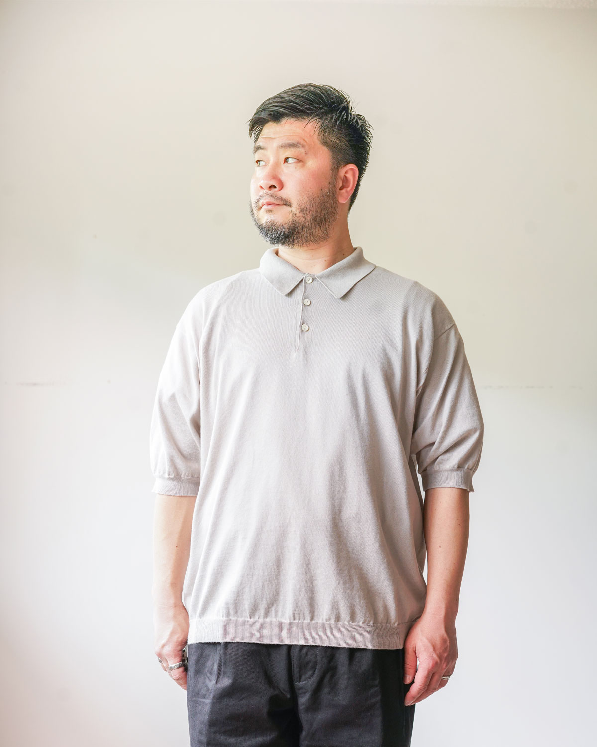 Light Gray（165cm66kg通常Mサイズ着用でサイズ（５）を着用しています）