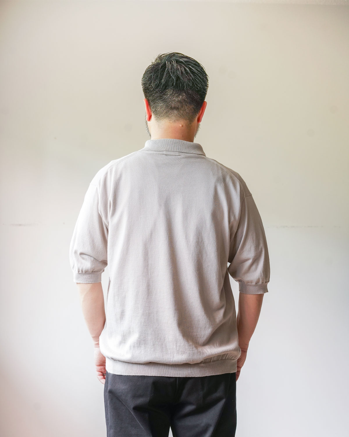 Light Gray（165cm66kg通常Mサイズ着用でサイズ（５）を着用しています）