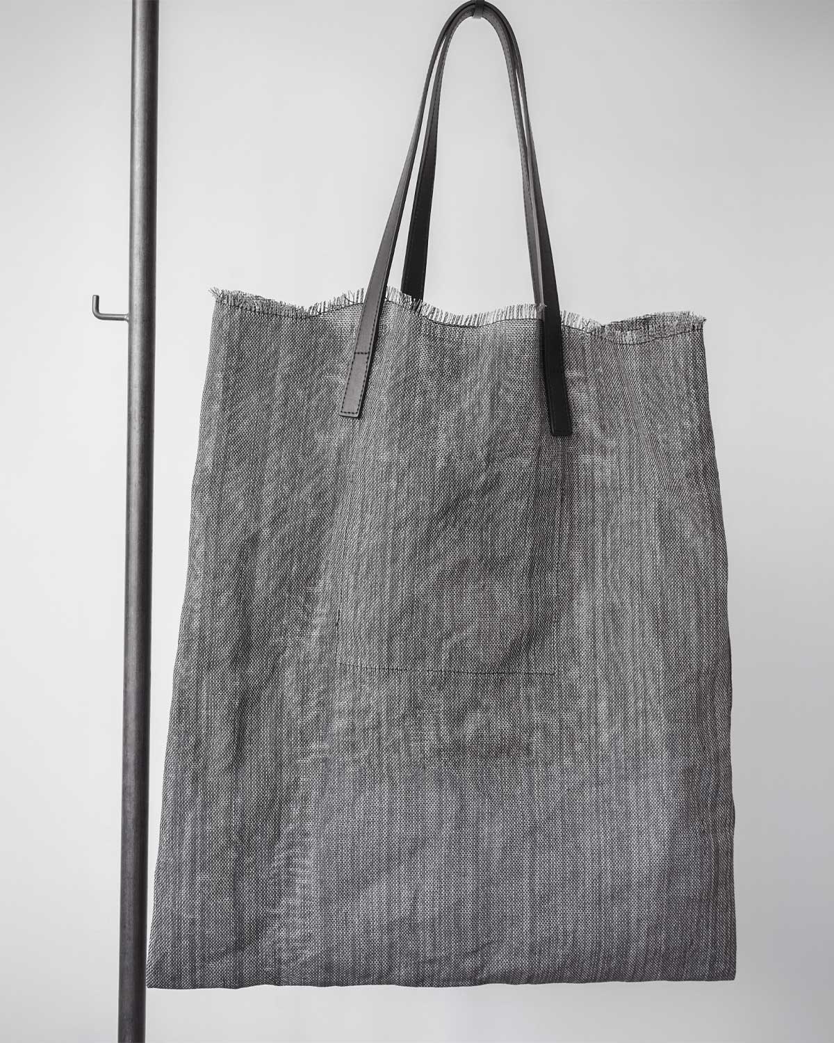 PRIMITIVE TOTE BAG -paper- [black]