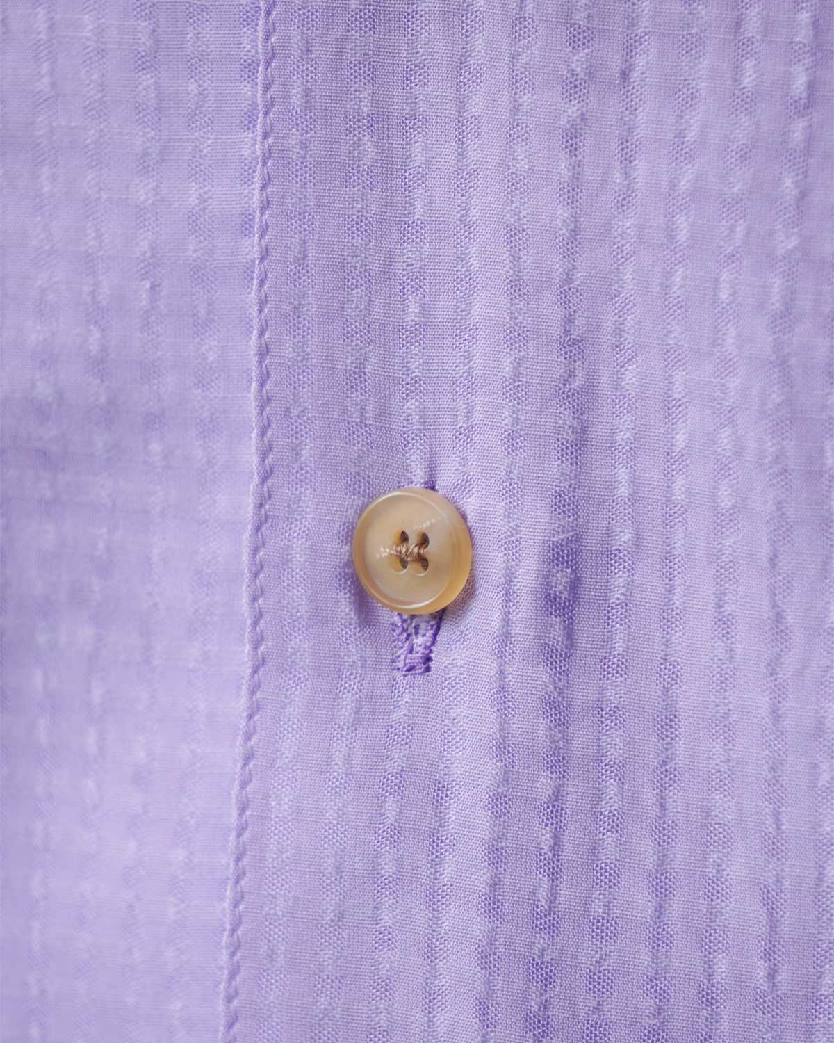 purple（フロントにも胸のボタンと同じものがつきます）