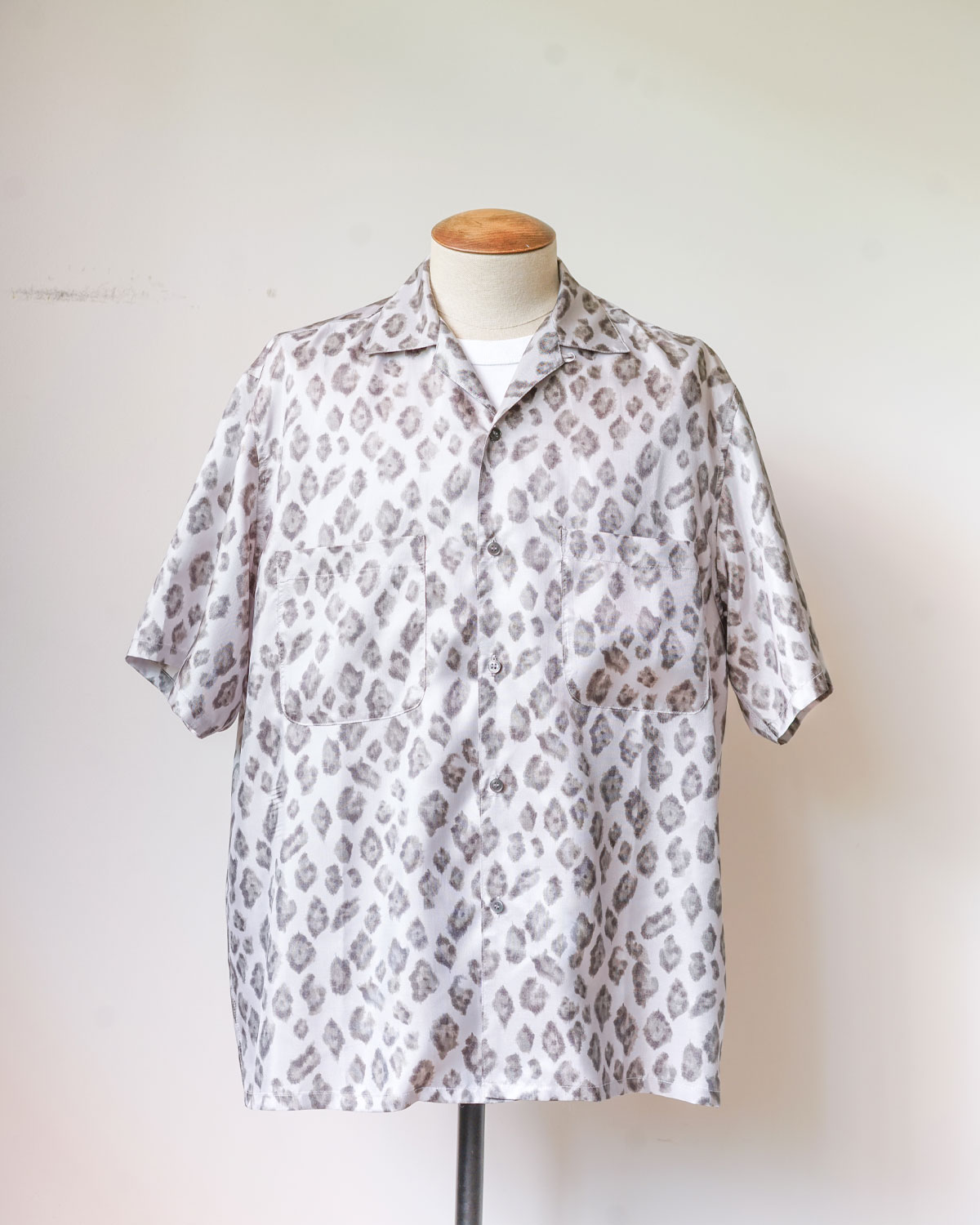 OPEN COLLAR SHIRTS S/S ‐Leopard Print‐