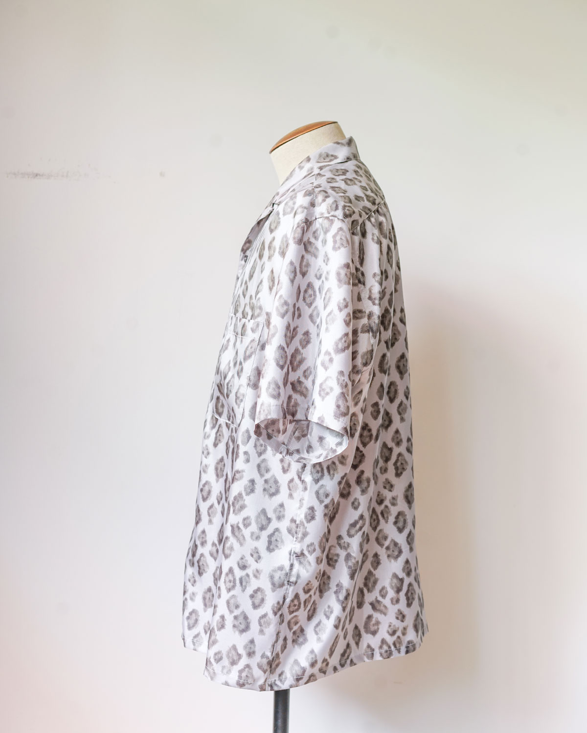 OPEN COLLAR SHIRTS S/S ‐Leopard Print‐