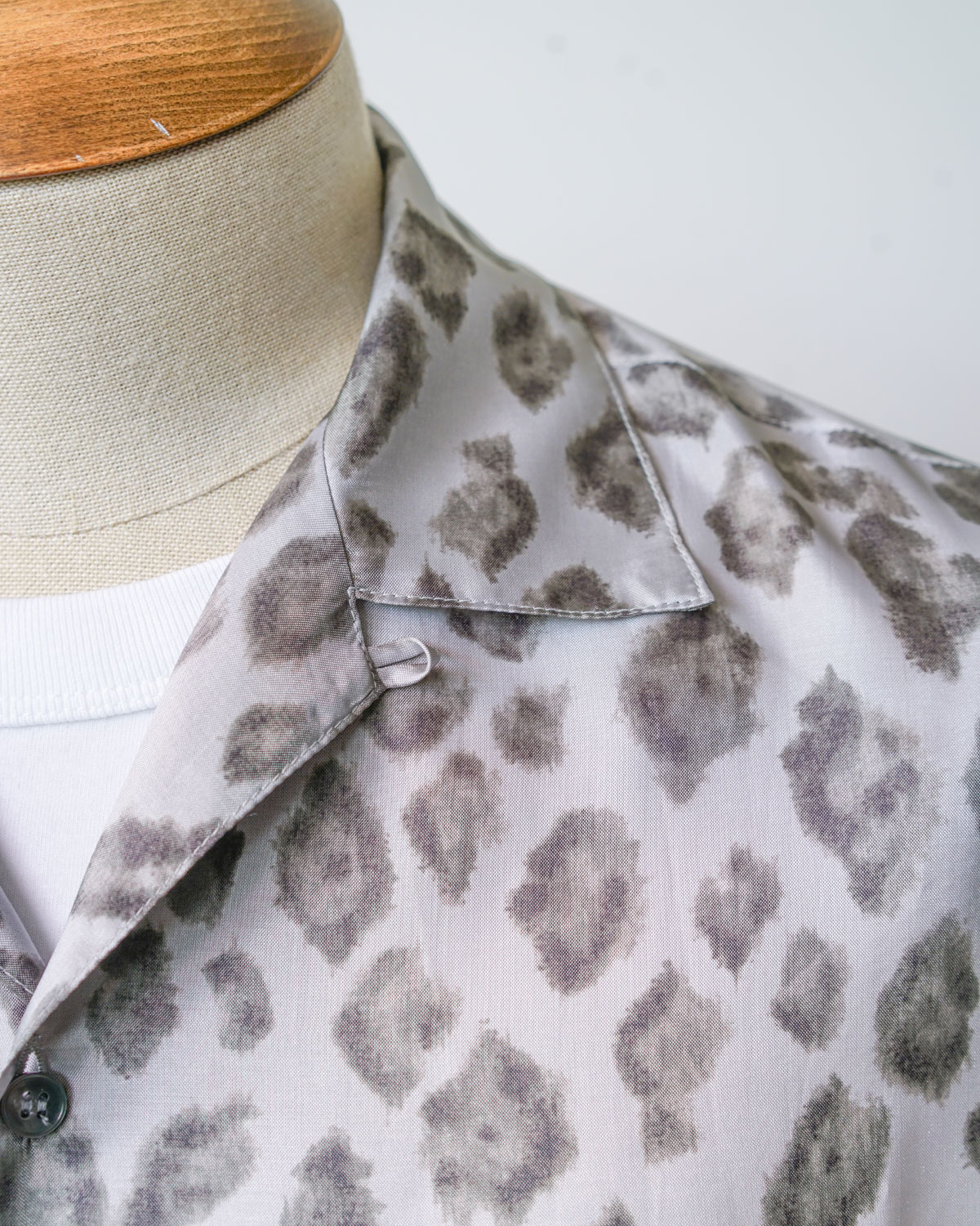 LEOPARD(ループボタンがつくのでトップボタンも留められます)
