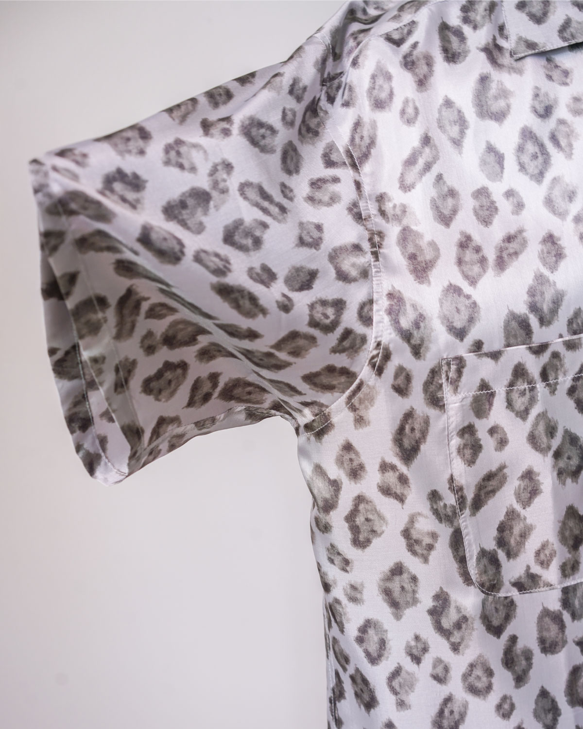 LEOPARD(袖幅も広く風を通してくれます)