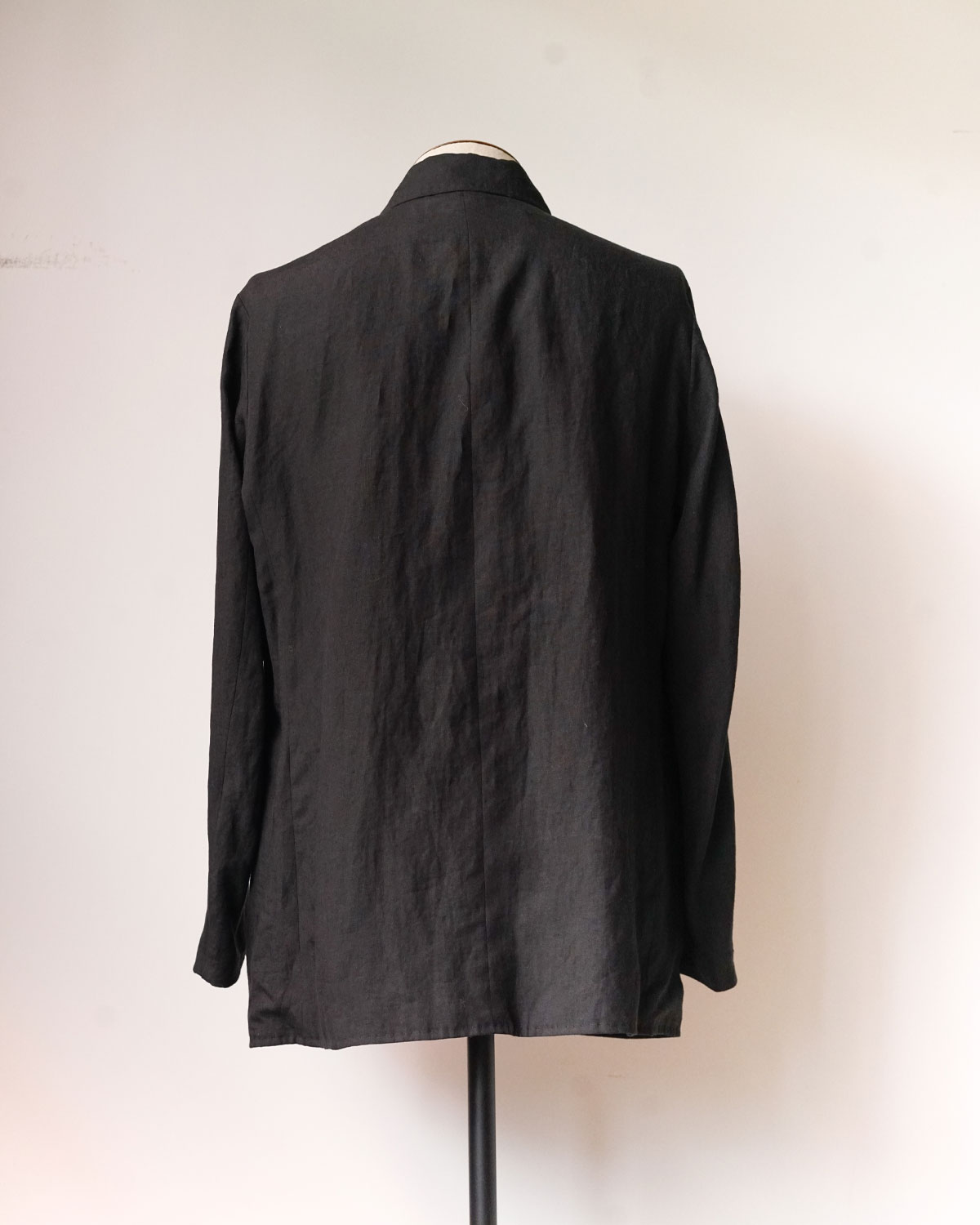 BLACK(背面はベントなしの仕様)