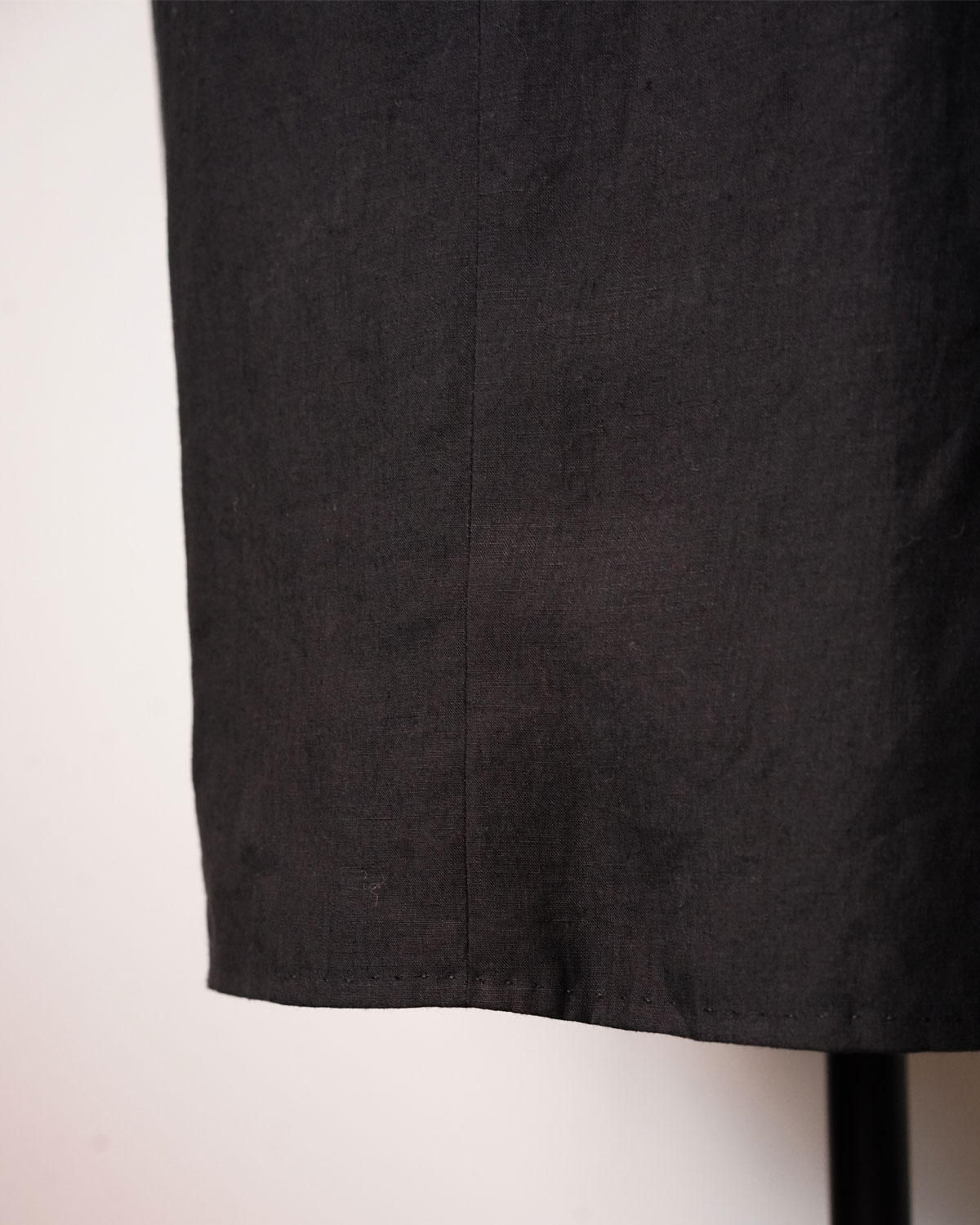 BLACK(背面裾はベントなしの仕様)