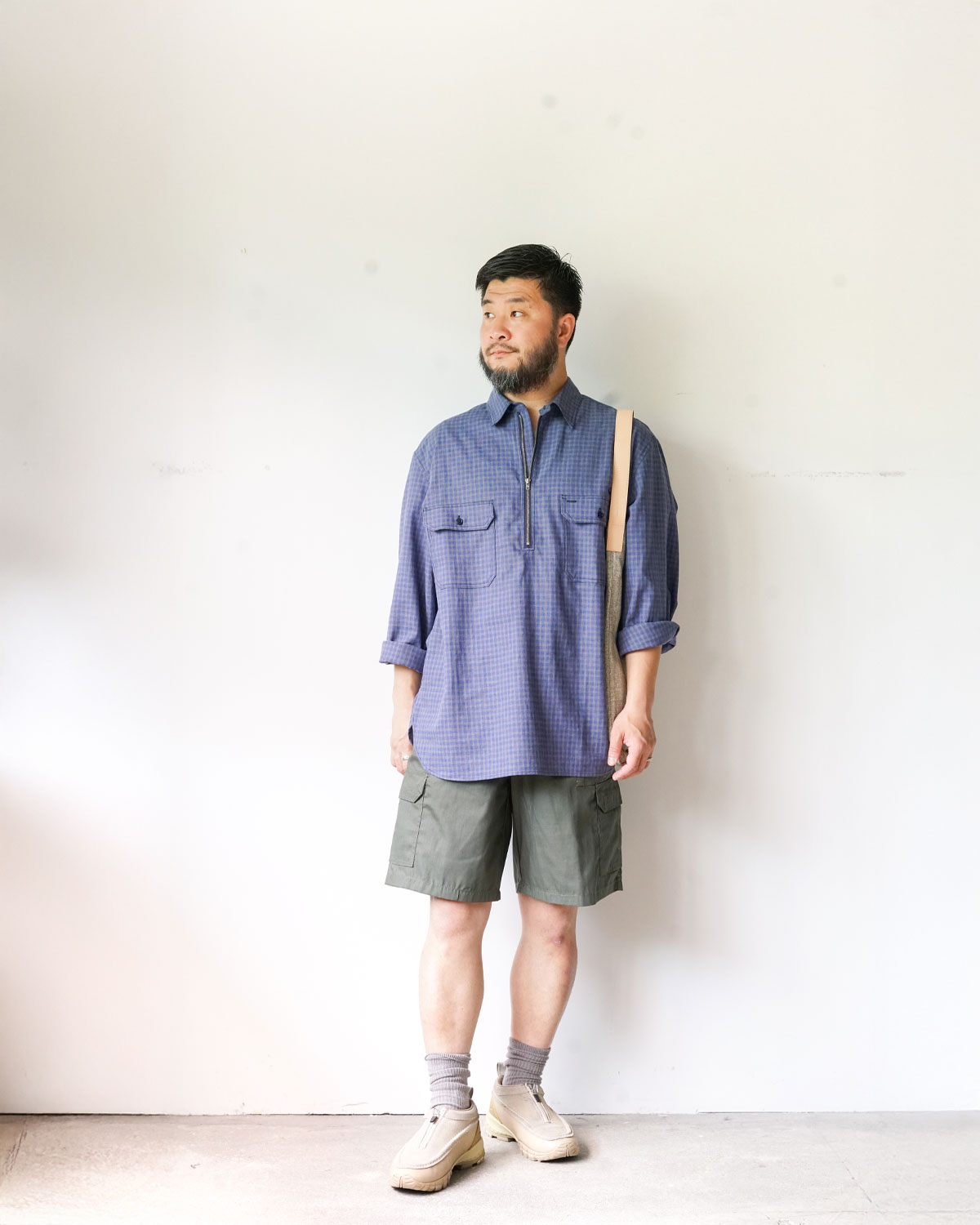 BLUE×GREY(165cm66kgでMサイズを着用)