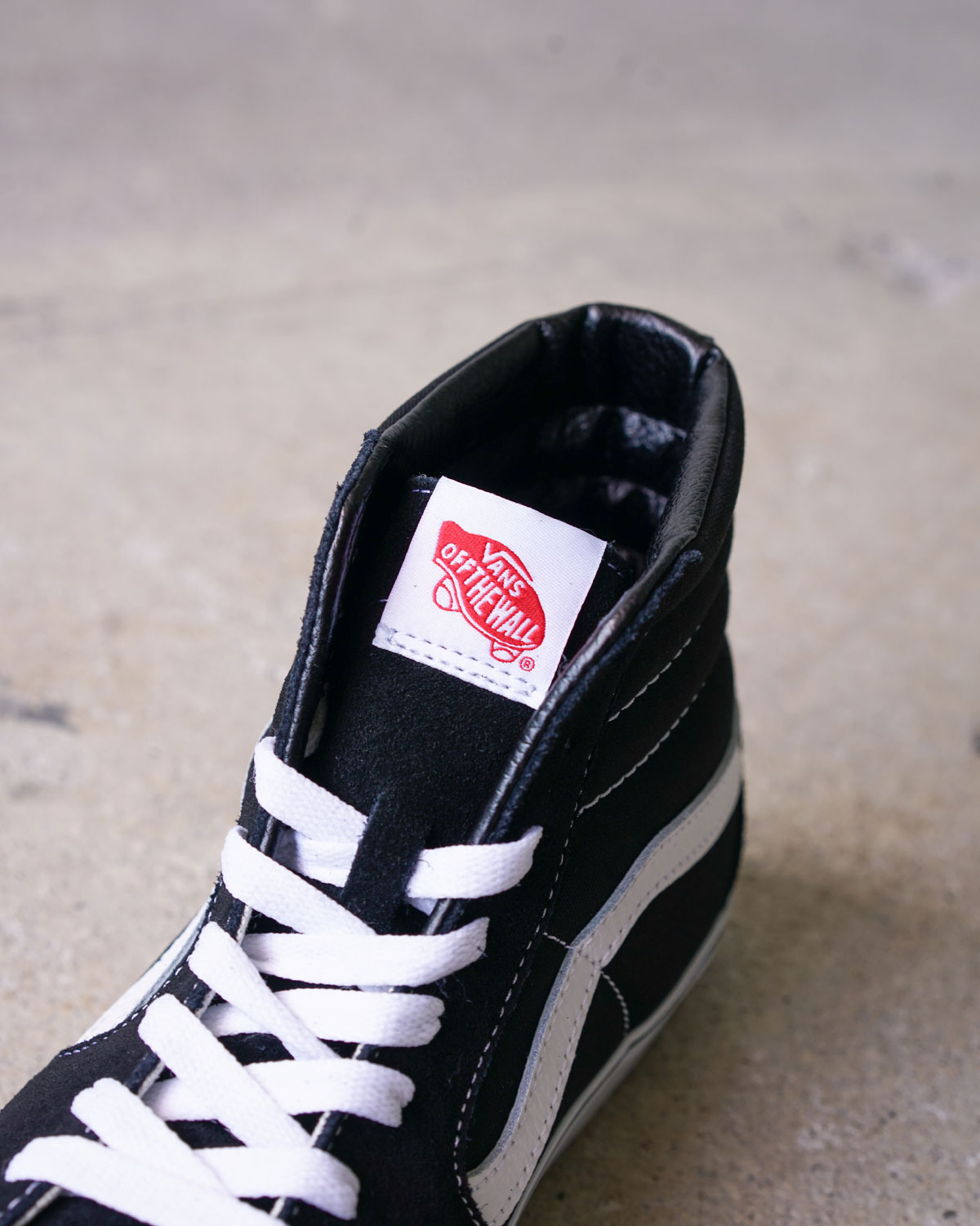 BLACK/BLACK/WHITE(ベロにもVANSロゴが入ります)