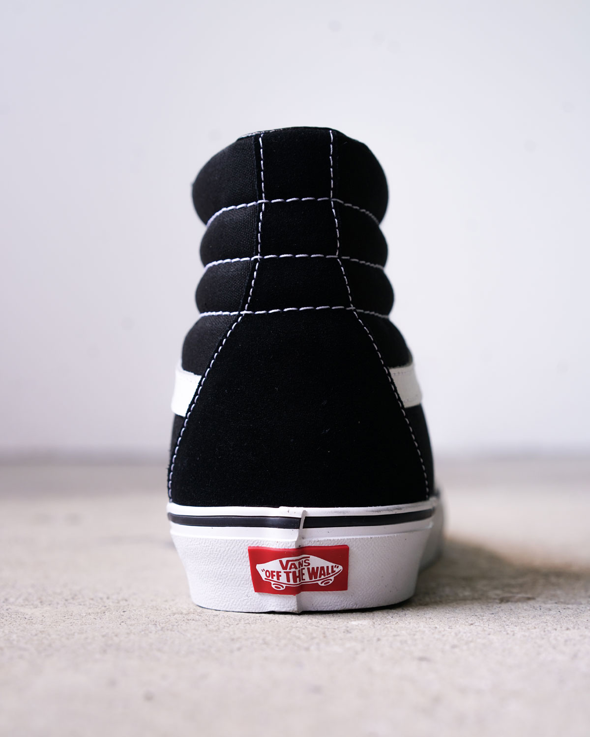BLACK/BLACK/WHITE(ヒールパッチはレッドです)