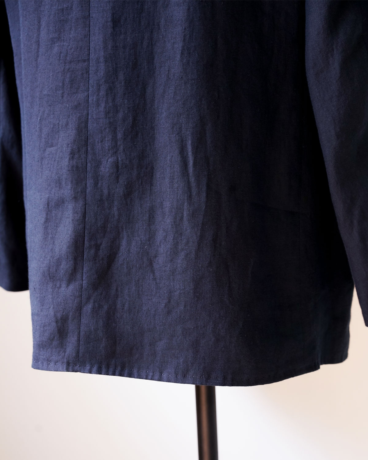 Navy(ノーベントで裾はたっぷりめです)