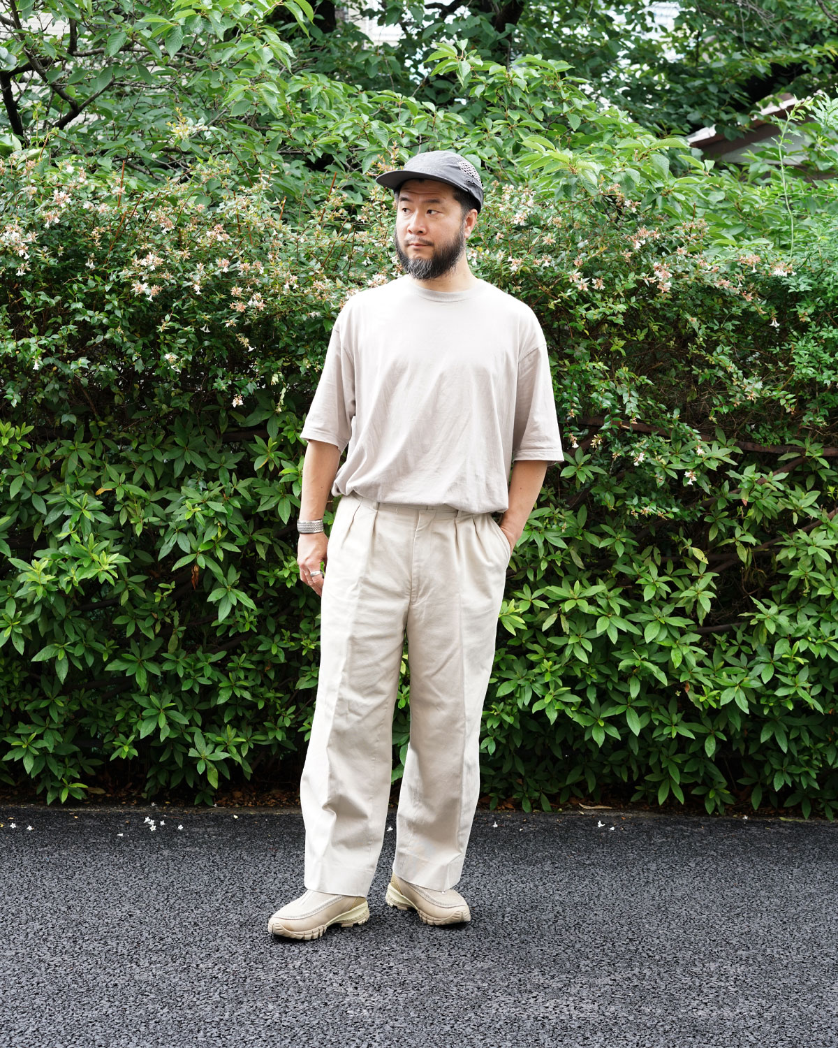 charcoal(スタイリングイメージ、少し綺麗めな格好の抜け感に)