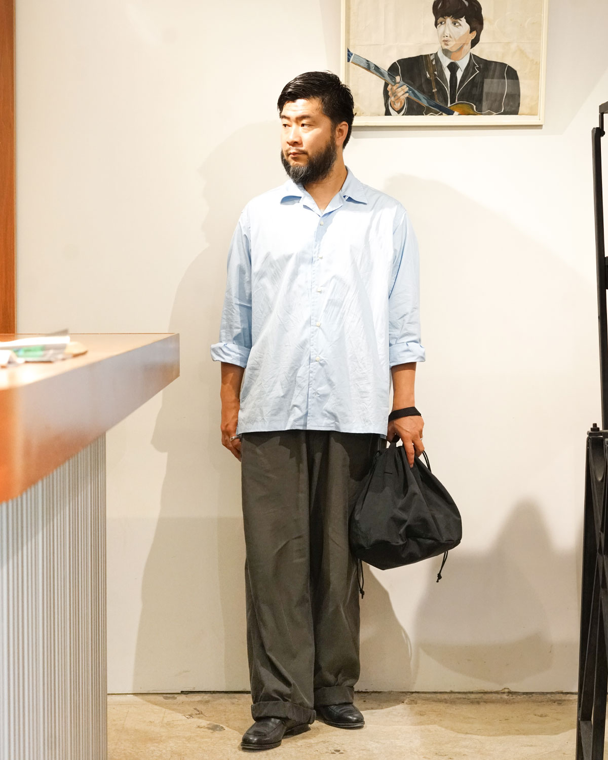 BLACK（少し綺麗めなスタイリングには抜け感が出ます）