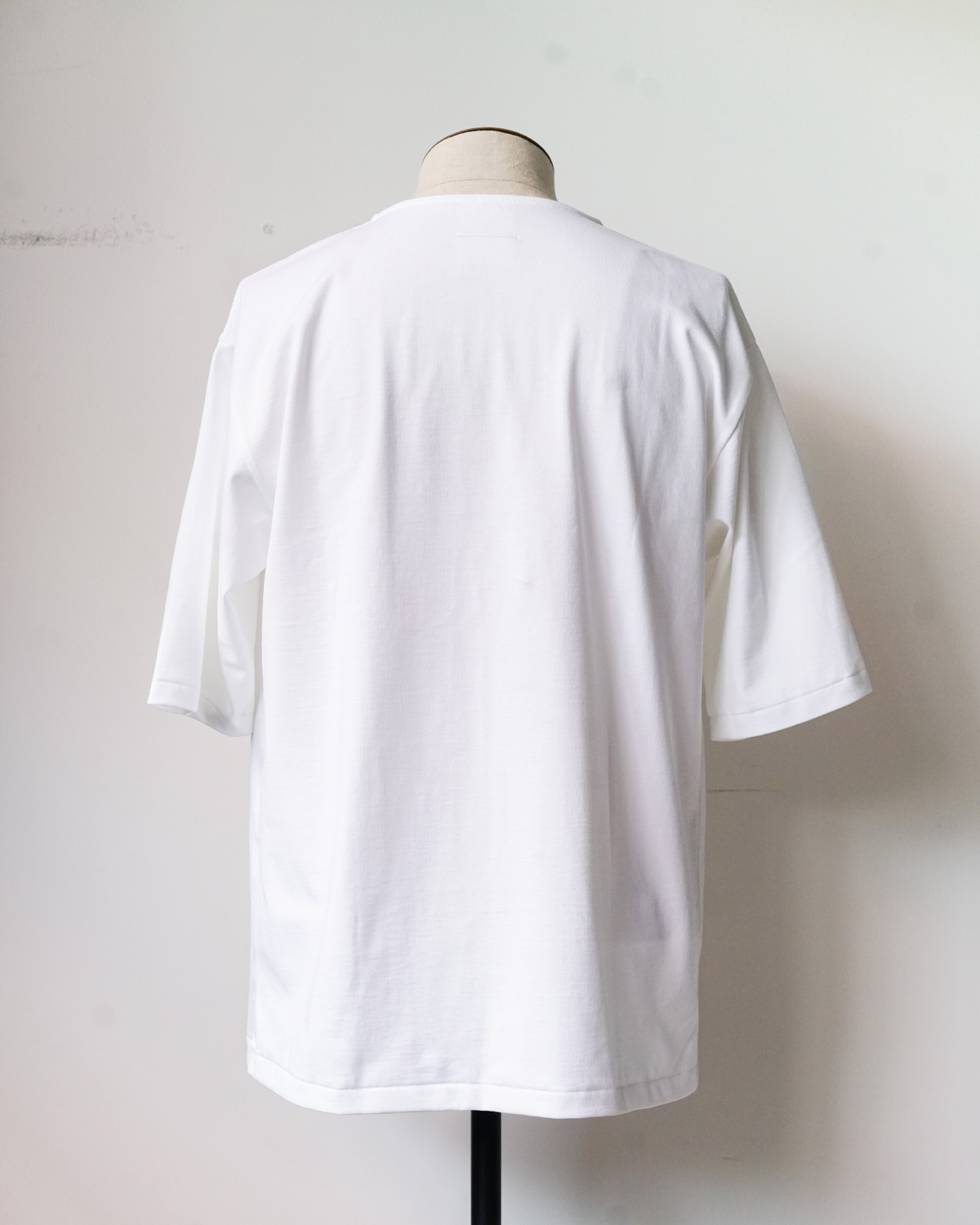 WHITE（背面）