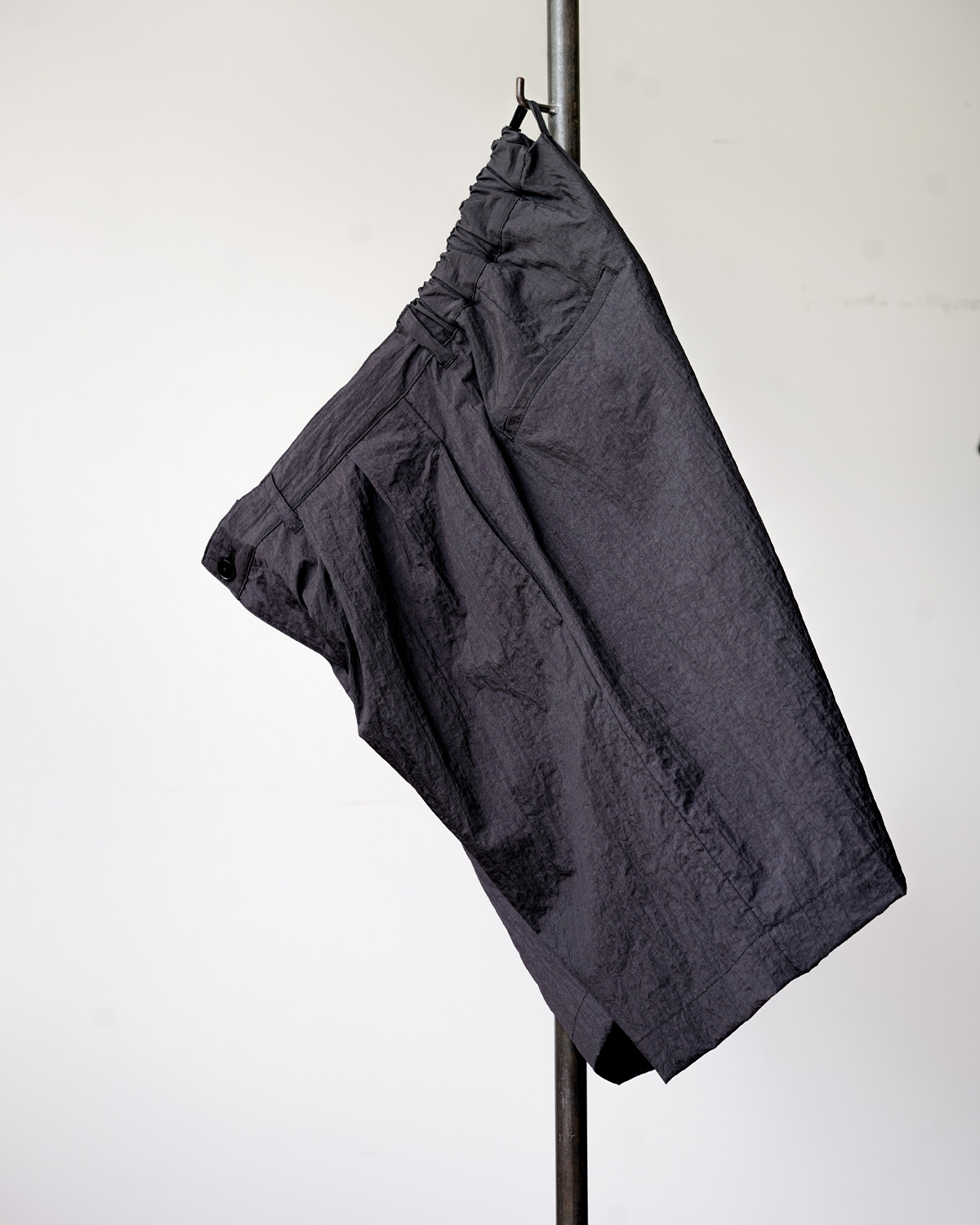 SHRINK TAFFETA CLASSIC SHORTS [ERA.]
