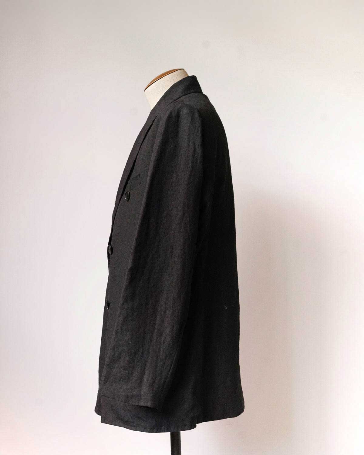 BLACK（側面）