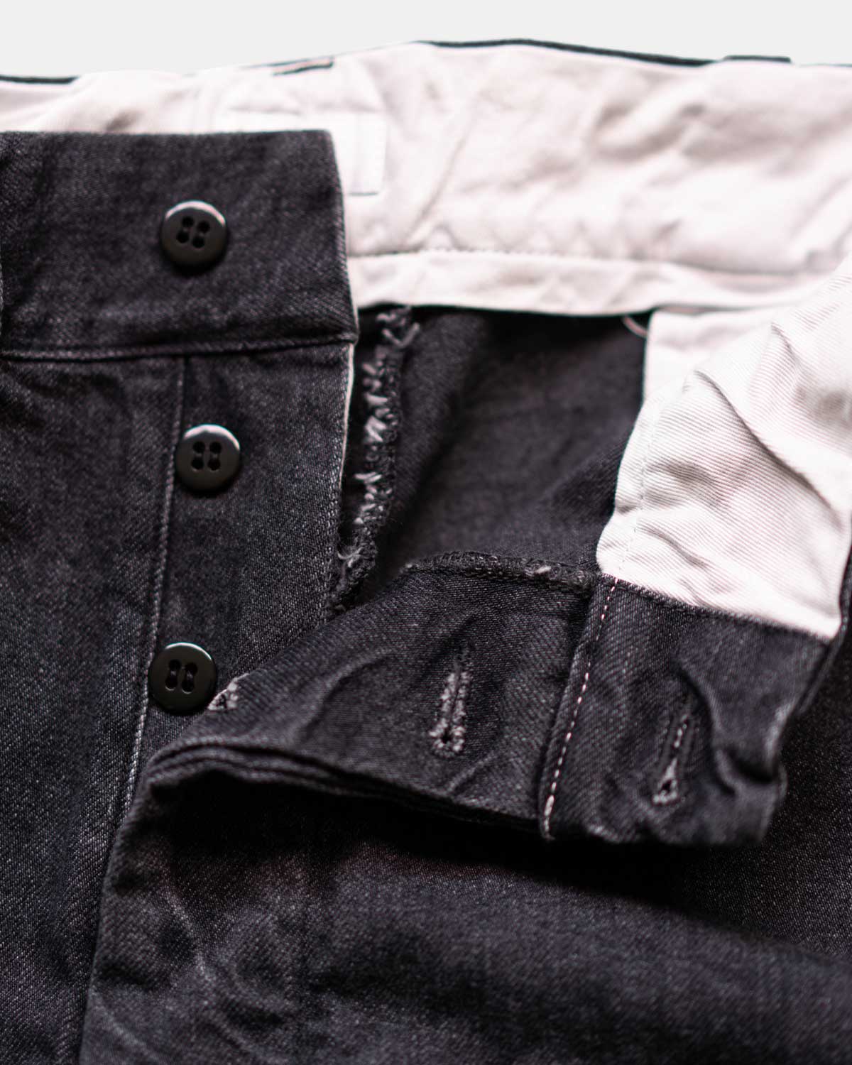 MEDIUM BLACK