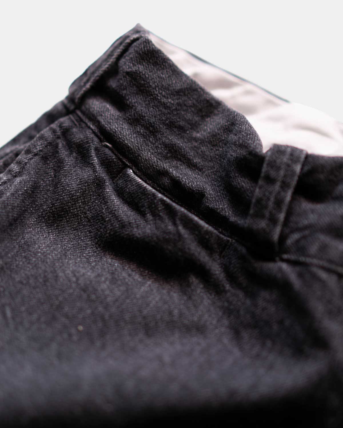 MEDIUM BLACK