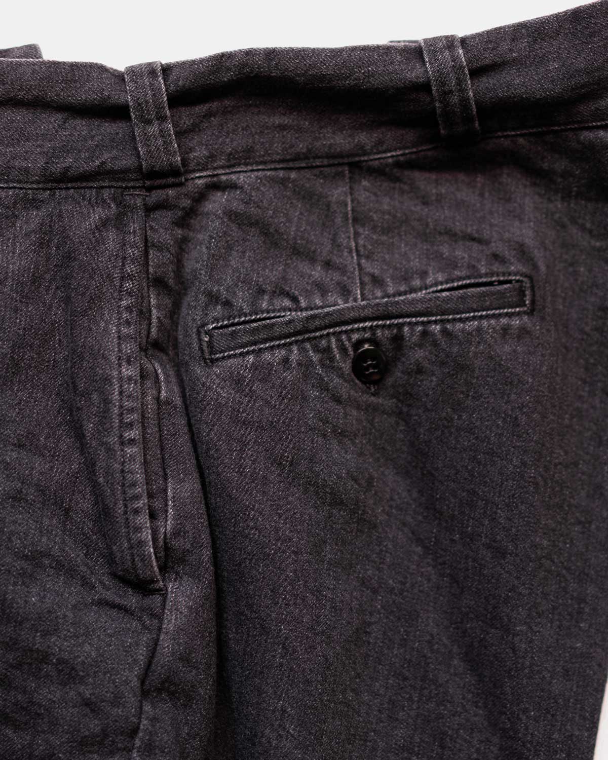 MEDIUM BLACK