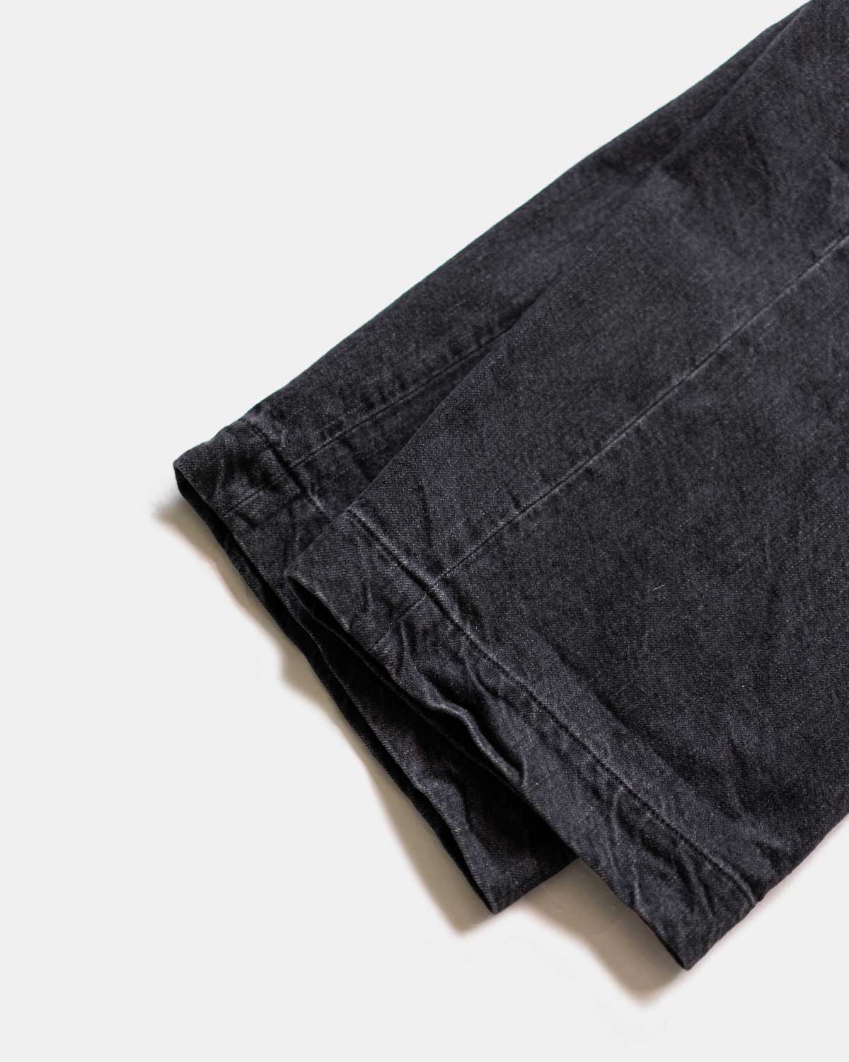 MEDIUM BLACK