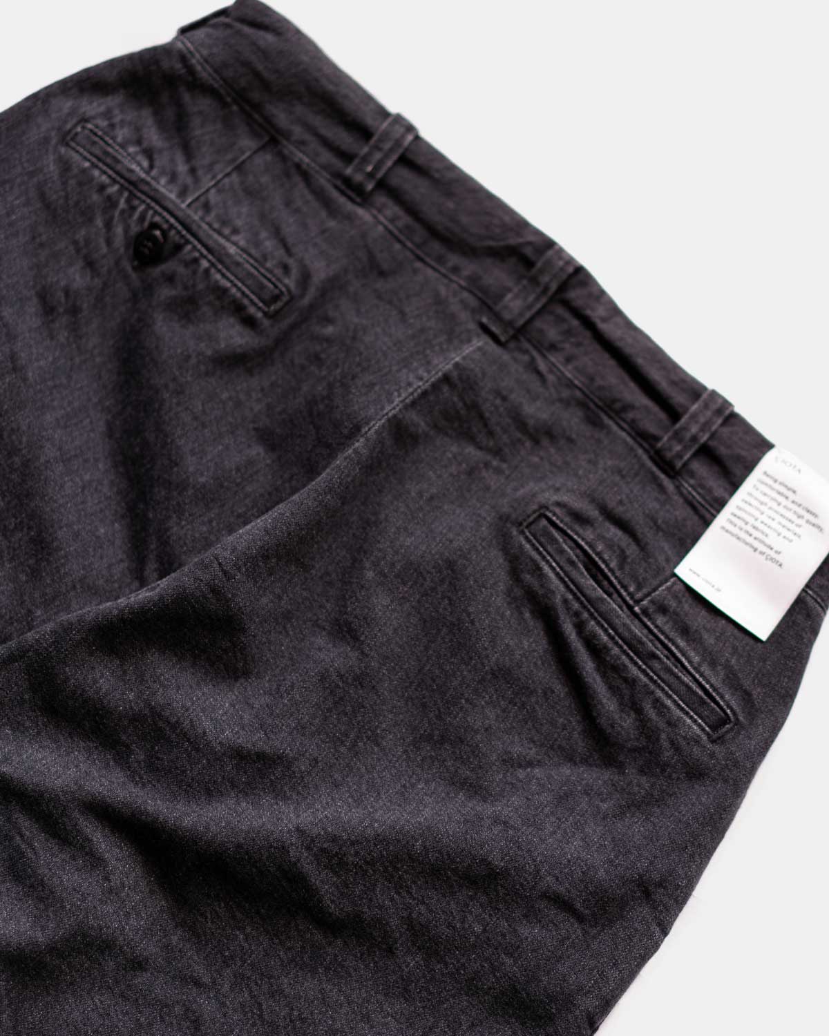 MEDIUM BLACK