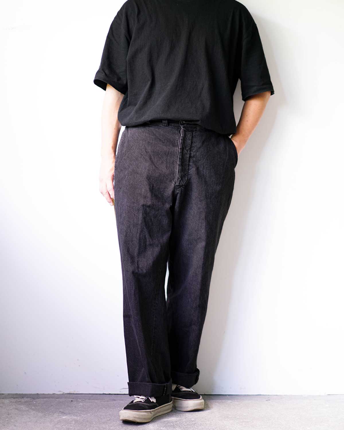 MEDIUM BLACK