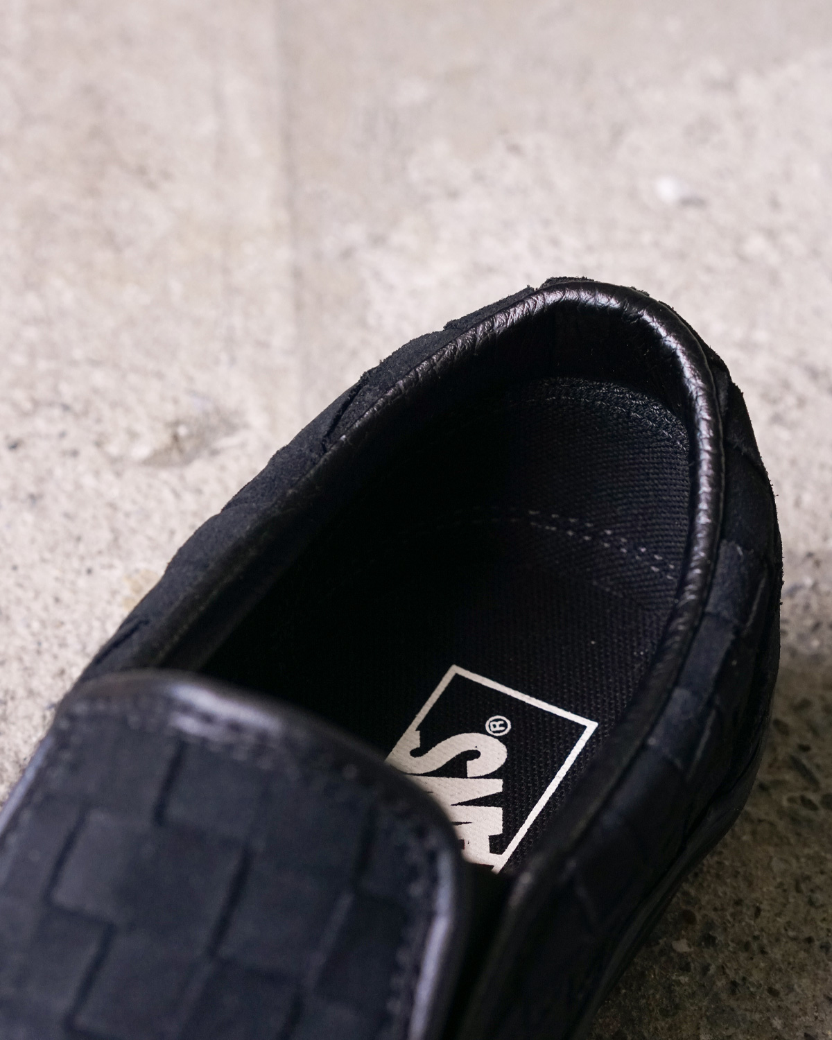 WOVEN SUEDE BLACK(甲から履き口までブラックの補強パイピングが入ります)